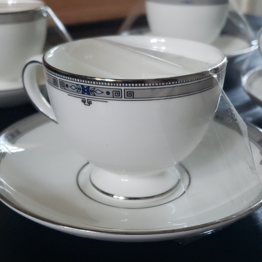 Wedgwood Amherst Bone China Teacup & Saucer – Discontinued Pattern